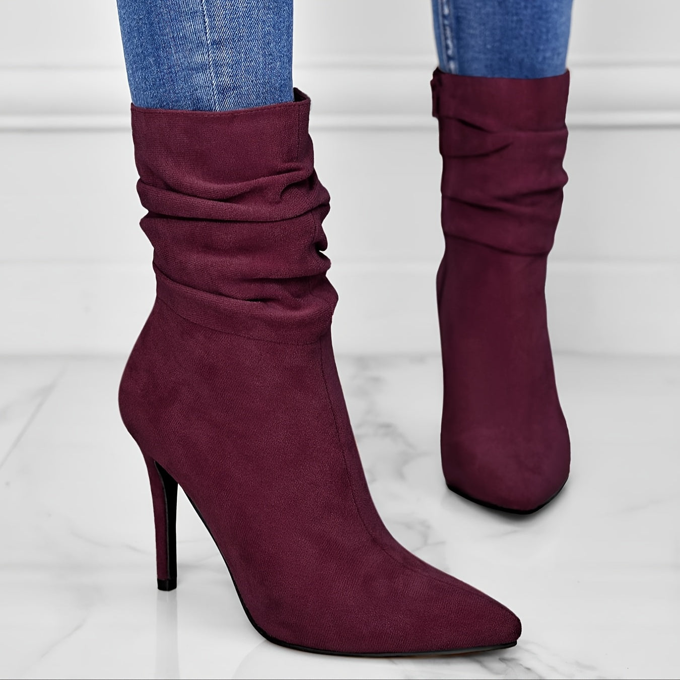 Botas femininas de cano alto até ao joelho, novo modelo para mulher com biqueira pontiaguda, salto fino e salto médio enrugado, calçado feminino